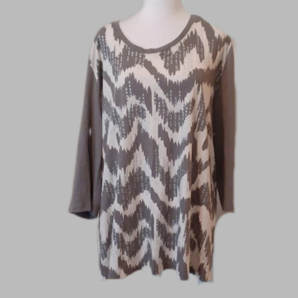 ** Coral Bay Gray and White Patterned Top Women's Size 2X